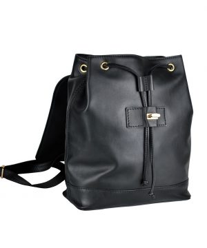 Moderný ruksak z hovädzej kože 8709 v čiernej farbe. Ruksak je vyrobený z prírodnej hovädzej usne (kože) čiernej farby, v stredne lesklom prevedení. (1)