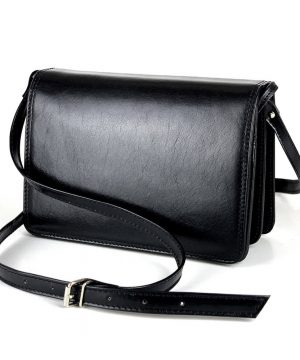 Crossbody kožená kabelka, čierna, uzatváranie - magnet