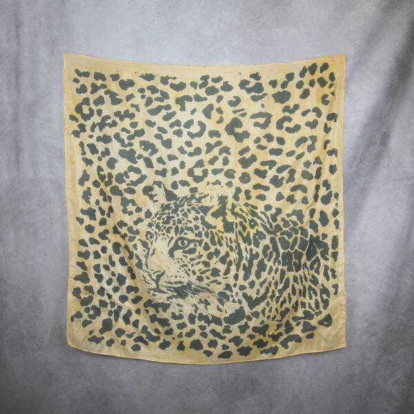 Ručne maľovaná hodvábna šatka ORANŽOVÝ LEOPARD, 90 x 90cm, Vyrobené na Slovensku - Image 2