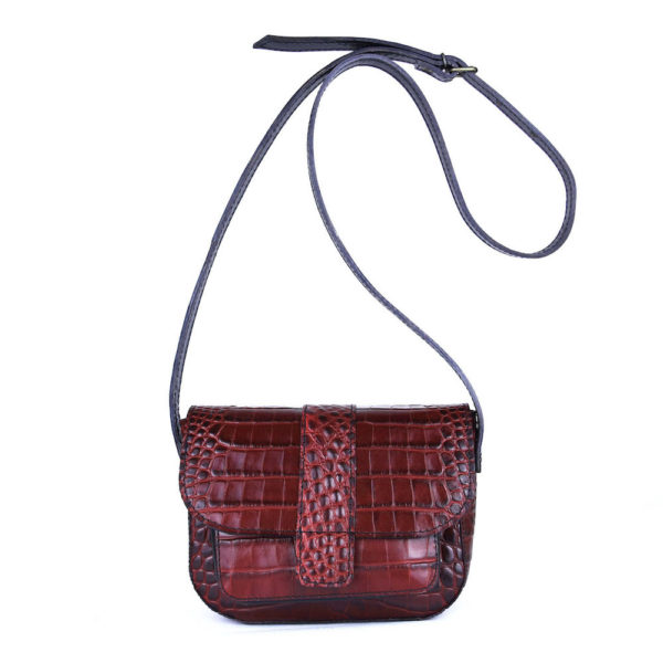 Malá kabelka crossbody z hovädzej kože s dezénom krokodíla v bordovej farbe - Image 13