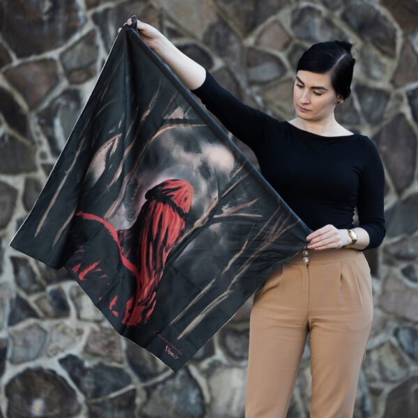 Exkuzívna hodvábna šatka ČERVENÁ ČIAPOČKA, 90 x 90cm, Made in SLOVAKIA - Image 3