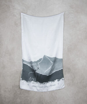 Alternative view of Hodvábny šál - VYSOKÉ TATRY – KRIVÁŇ SILVER, Výrobený na Slovensku